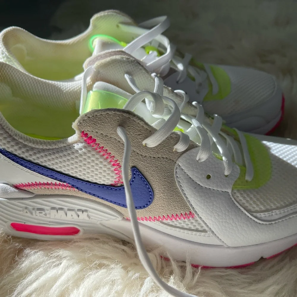 Nike women White and Neon Yellow Sneakers - Picture 2 of 6